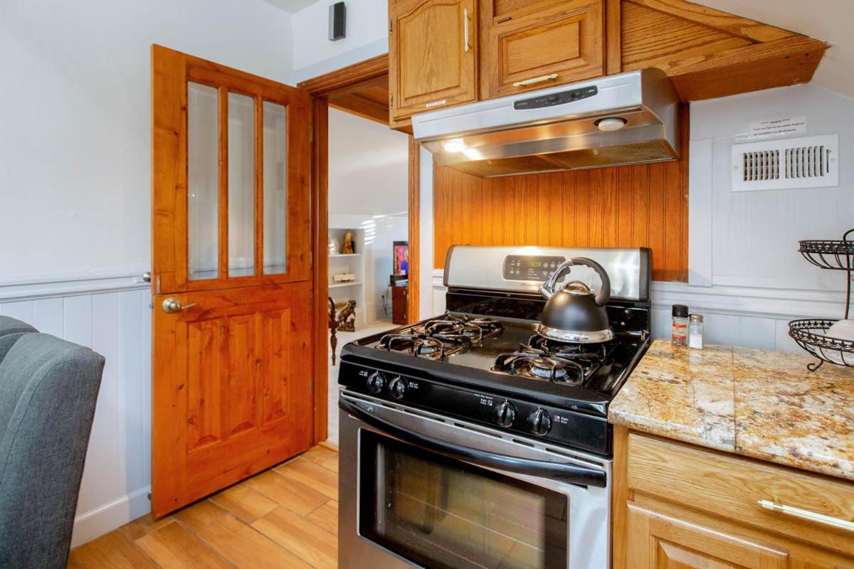 Alameda 3Br Unique Victorian Penthouse With Deck And Outdoor Furniture, Ac, 3 Blocks To Beach & Shopping Center & 2 Free Parking Spaces Exterior photo