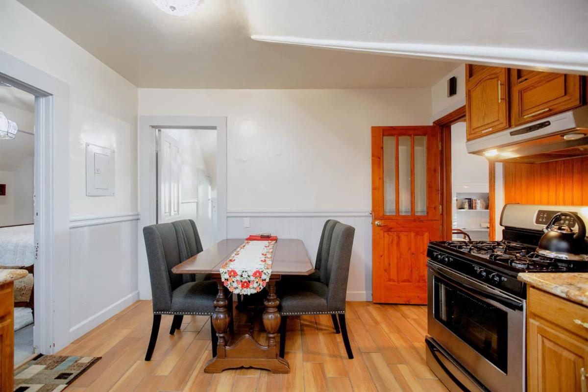 Alameda 3Br Unique Victorian Penthouse With Deck And Outdoor Furniture, Ac, 3 Blocks To Beach & Shopping Center & 2 Free Parking Spaces Exterior photo